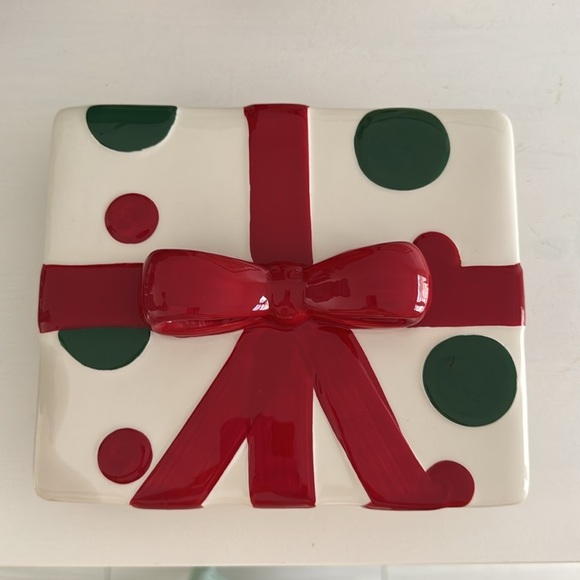 Christmas Present Inspired Ceramic Cookie Jar with Lid - Picture 6 of 7